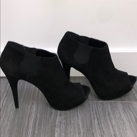 ❌❌❌SOLD❌❌❌BCBGeneration Black Suede NOLITA Bootie - Picture 4 of 6